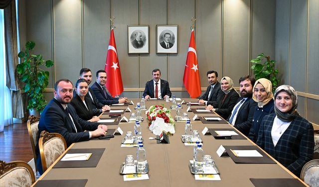 Cumhurbaşkanı Yardımcısı Yılmaz, AK Parti Gençlik Kolları Başkanı Yusuf İbiş'i kabul etti