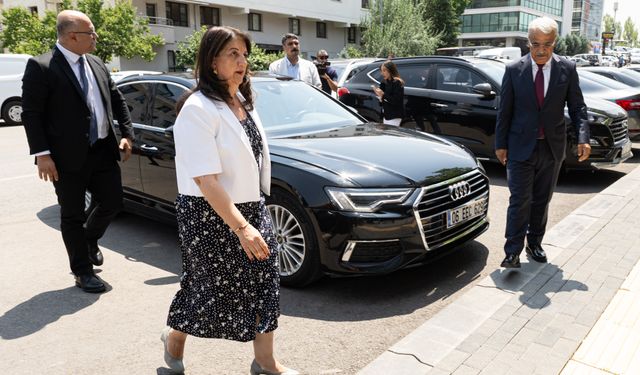 DEM Parti heyetinden, Gelecek Partisi Genel Başkanı Davutoğlu'na ziyaret