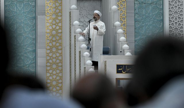 Diyanet İşleri Başkanı Erbaş, Ahmet Hamdi Akseki Camisi'nde hutbe irat etti: