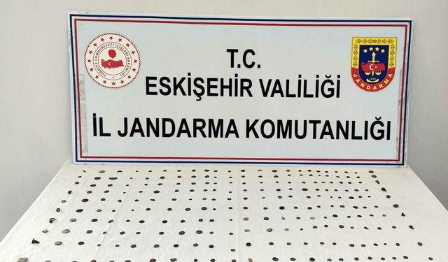 Eskişehir'de tarihi eser olduğu değerlendirilen 232 obje ele geçirildi