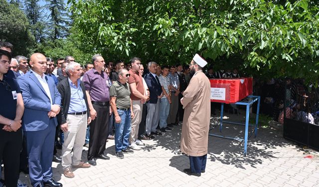 İstanbul'da trafik kazasında hayatını kaybeden astsubayın cenazesi Kırıkkale'de defnedildi