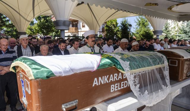 Kahramankazan'daki trafik kazasında hayatını kaybeden 3 kişi toprağa verildi