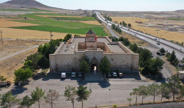 Kapadokya'da tarih ve tasavvuf 8 asırlık kervansarayda buluşuyor