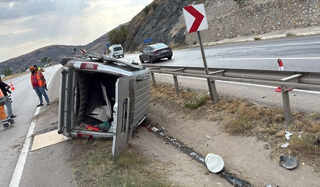 Kırıkkale'de devrilen hafif ticari araçtaki 1 kişi öldü, 1 kişi yaralandı