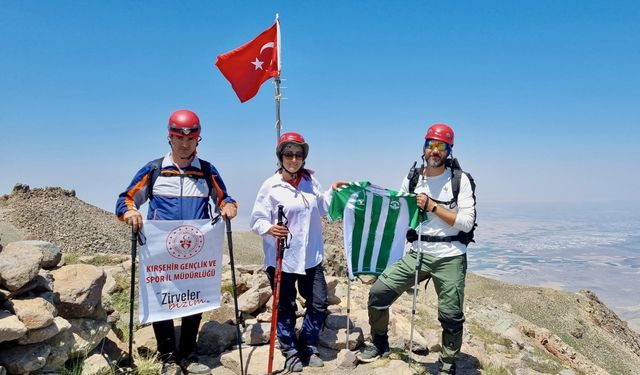 Kırşehirli dağcılar Hasan Dağı'na zirve tırmanışı gerçekleştirdi