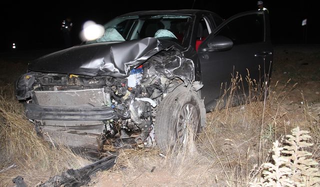 Konya'da iki otomobilin çarpıştığı kazada 6 kişi yaralandı