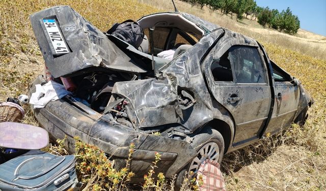 Konya'da tarlaya devrilen otomobildeki 3 kişi yaralandı