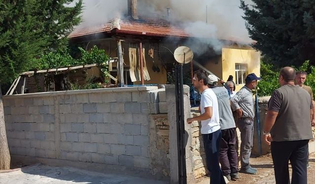 Konya'daki ev yangınında 2 kişi yaralandı