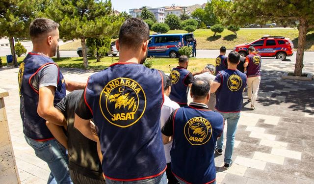 Nevşehir'de arazide battaniyeye sarılı bulunan erkek cesediyle ilgili 4 şüpheli tutuklandı
