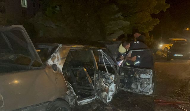 Nevşehir'de park halindeki araç yandı