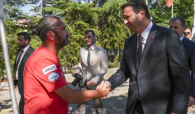 Saadet Partisi Genel Başkanı Arıkan, AKUT'a taziye ziyaretinde bulundu