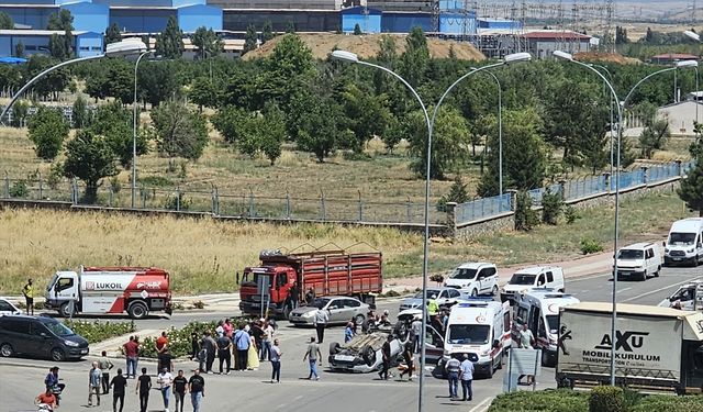 Seydişehir'de iki otomobil çarpıştı, 3 kişi yaralandı