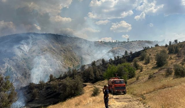 Sivas'ta çıkan yangında 5 ev kullanılamaz hale geldi
