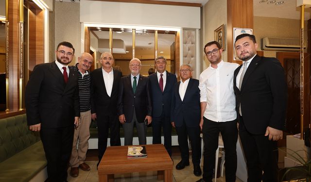 AK Parti Genel Başkanvekili Elitaş ve Başkan Büyükkılıç'tan Kazancılar Çarşı esnafına ziyaret