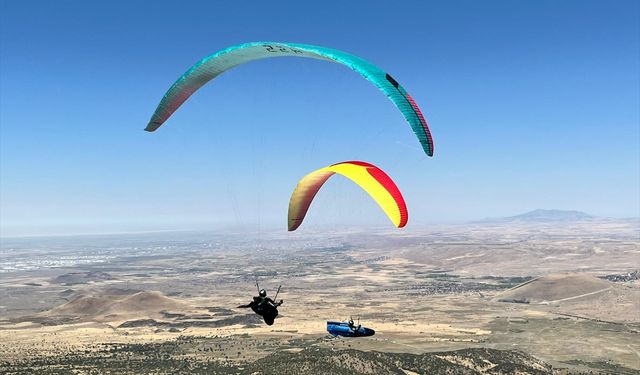 Aksaray'da Yamaç Paraşütü Dünya Kupası'nın ilk günü tamamlandı
