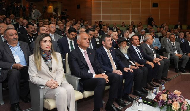 Bakan Ersoy, 'Alevi İnanç Önderleri ve Cemevi Başkanları İstişare Toplantısı'nda konuştu: