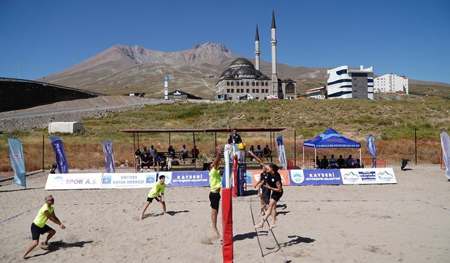 Erciyes'te plaj voleybolu turnuvası başladı