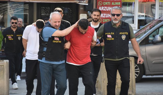 GÜNCELLEME - Eskişehir'de 2 kişinin öldüğü, 1 kişinin yaralandığı silahlı kavgaya ilişkin 4 zanlı tutuklandı