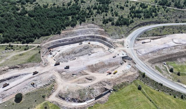 Hacılar-Erciyes yolunda yürütülen yol çalışmaları sürüyor