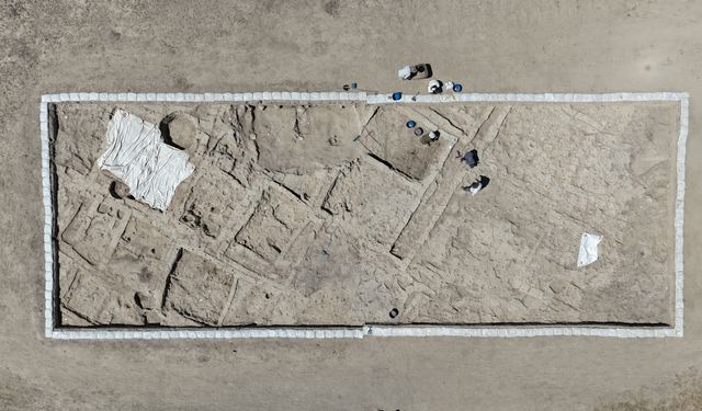 Karaman'daki Canhasan 3 Höyüğü'nde bulunan 'sokak yapısı'nda kazı sürüyor