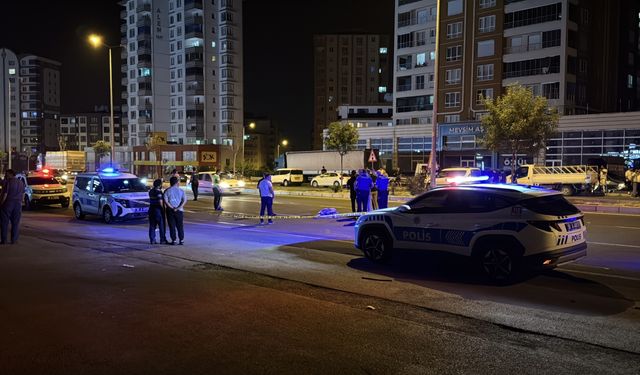 Kayseri'de kamyonetin çarpmasının ardından bir otomobilin ezdiği yaya hayatını kaybetti
