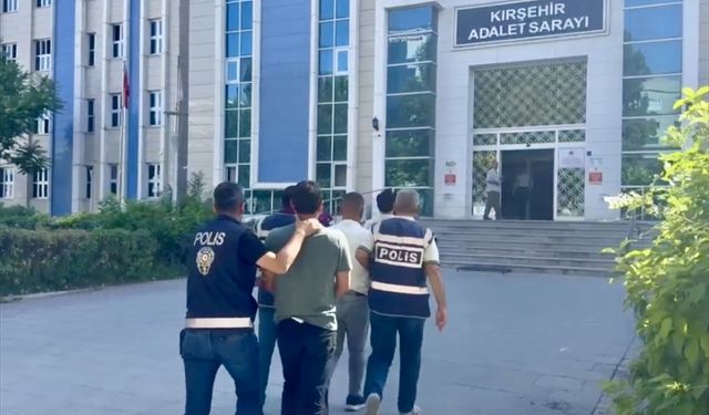 Kırşehir'de emekli kadını dolandıran 3 zanlı tutuklandı
