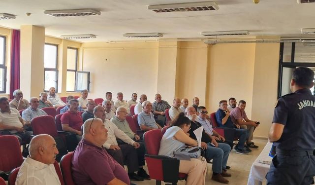 Kırşehir'de jandarma ekipleri muhtarlarla bir araya geldi