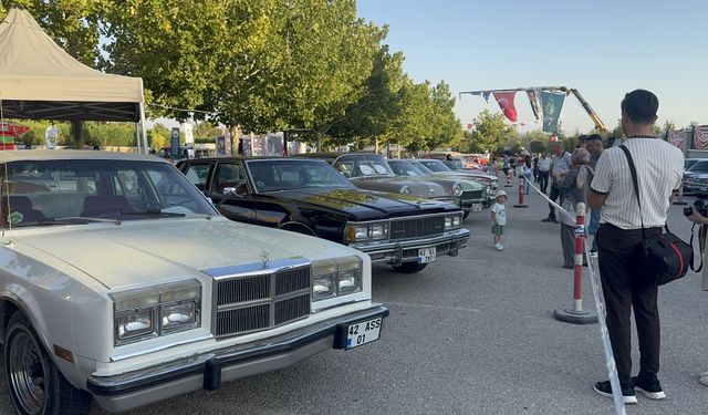 Klasik otomobil tutkunları 3. kez Konya'da buluştu