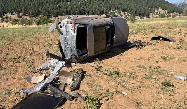 Konya'da tarlaya devrilen otomobildeki 2 kişi yaralandı