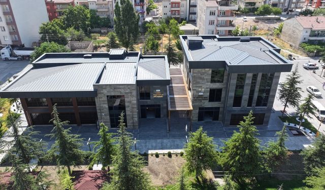 Niğde'de kütüphane ve Kadın Yaşam Merkezi'nin yapımı tamamlandı