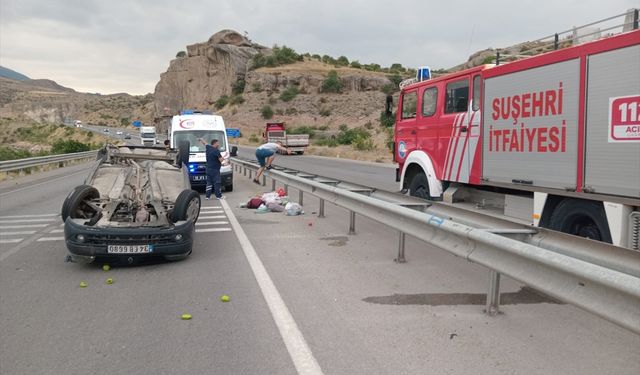 Sivas'ta devrilen otomobilin sürücüsü yaralandı