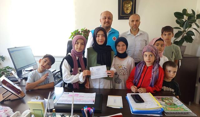 Sivas'ta Kur'an kursu öğrencileri harçlıklarını Gazze'ye bağışladı