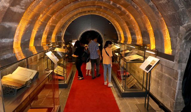 Talas'ta gece müzeciliği uygulamasına vatandaşlar ilgi gösteriyor