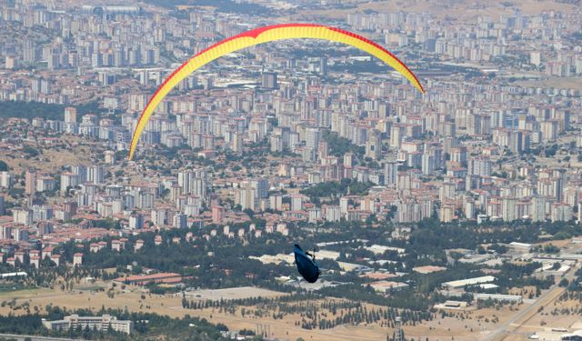 Türkiye Yamaç Paraşütü Şampiyonası, Kayseri'de sürüyor
