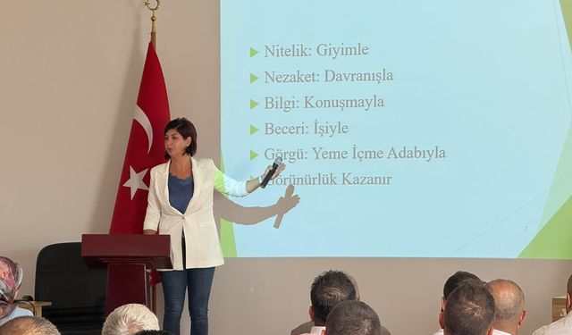 Ulaş'ta kurum çalışanlarına protokol ve nezaket kuralları eğitimi verildi