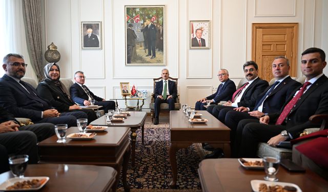 Ulaştırma ve Altyapı Bakanı Uraloğlu, Sivas'ta ziyaretlerde bulundu