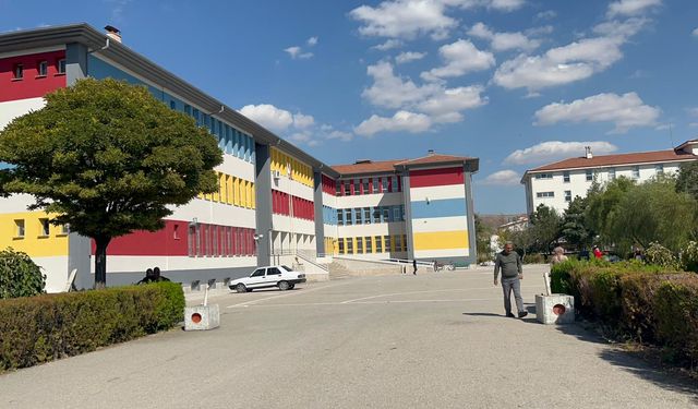 Aksaray'da okul müdürü okulun bahçesinde darbedildi