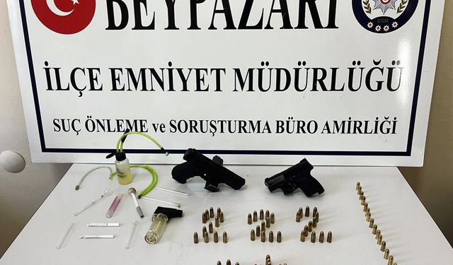 Beypazarı'nda bir araçta 2 tabanca ve sentetik uyuşturucu ele geçirildi