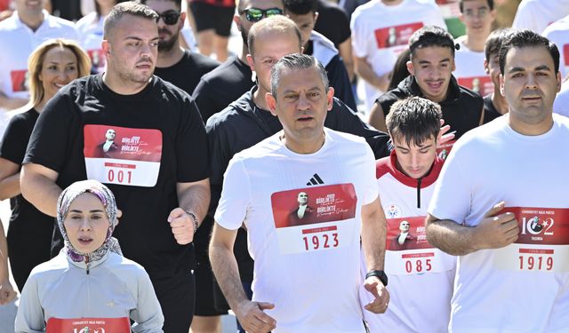 CHP Genel Başkanı Özel, 'CHP 102. Yıl Koşusu'na katıldı