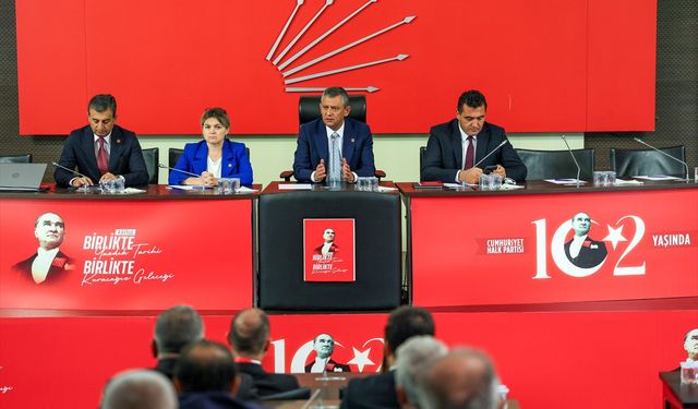 CHP Genel Başkanı Özel, partisinin il başkanlarıyla bir araya geldi