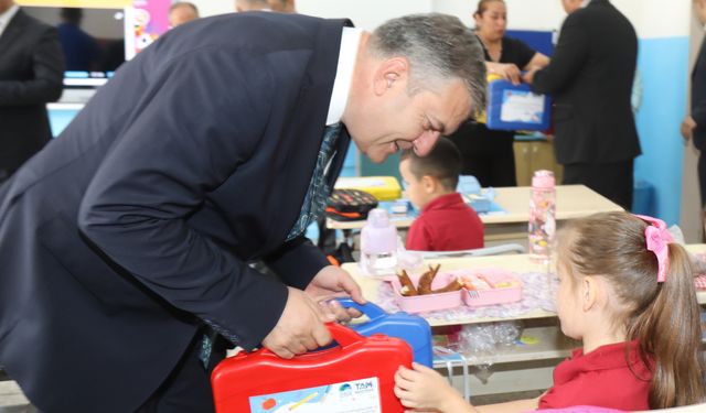 Çubuk Belediyesinden öğrencilere kırtasiye desteği