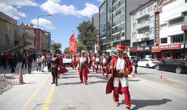 Davul sevgisi Ayşe Ezer'i mehter takımına taşıdı