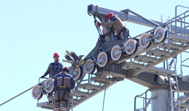 Erciyes kayak sezonuna zorlu teleferik ve telesiyej bakımıyla hazırlanıyor