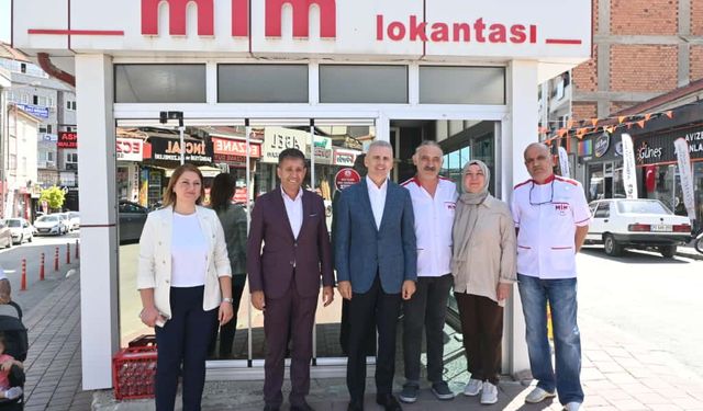 Karaman Valisi Çiçekli, indirim kampanyasına destek veren esnafı ziyaret etti