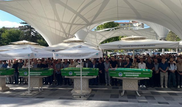Kayseri'deki trafik kazasında ölen anne ve oğlu toprağa verildi