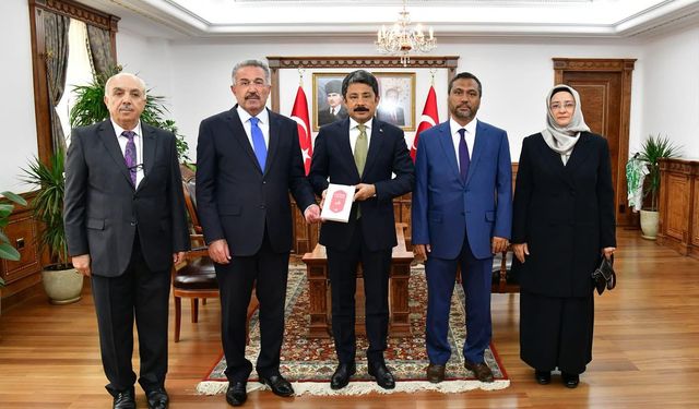 Kırşehir Müftüsü Tekin ve beraberindekiler, Vali Demiryürek'i ziyaret etti