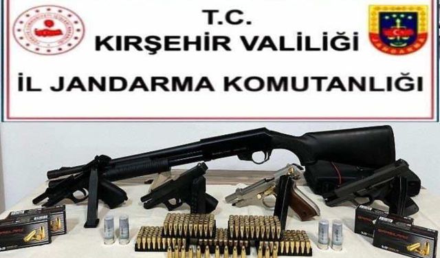 Kırşehir'de ruhsatsız silah taşıyan 5 zanlı yakalandı