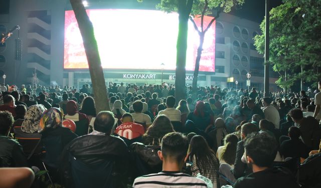 Konya'da Türkiye-İspanya maçı dev ekranlardan izlendi