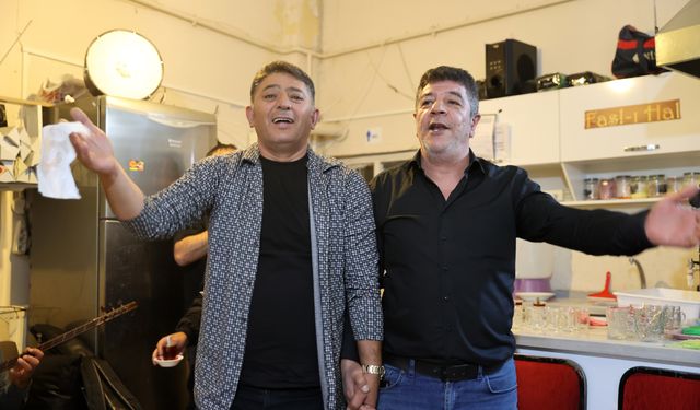 'Müzisyenler kahvesi'nden okey taşı sesi değil, nağmeler yükseliyor