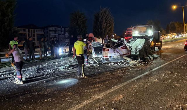 Nevşehir'de aydınlatma direğine çarpan otomobilin sürücüsü yaralandı